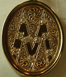 Engraved Pendant w Diamonds